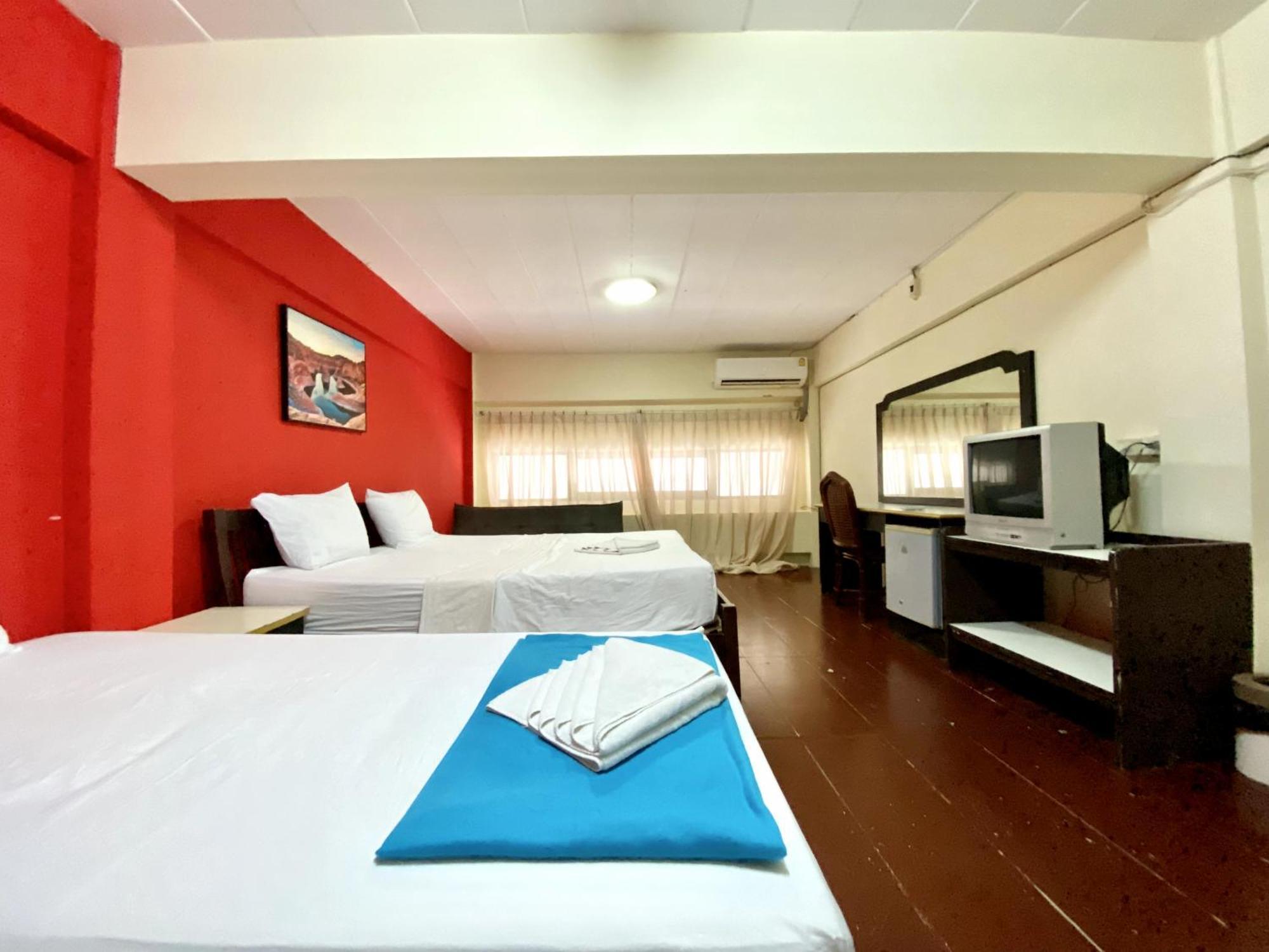 Patong Adventure Hostel Exterior foto